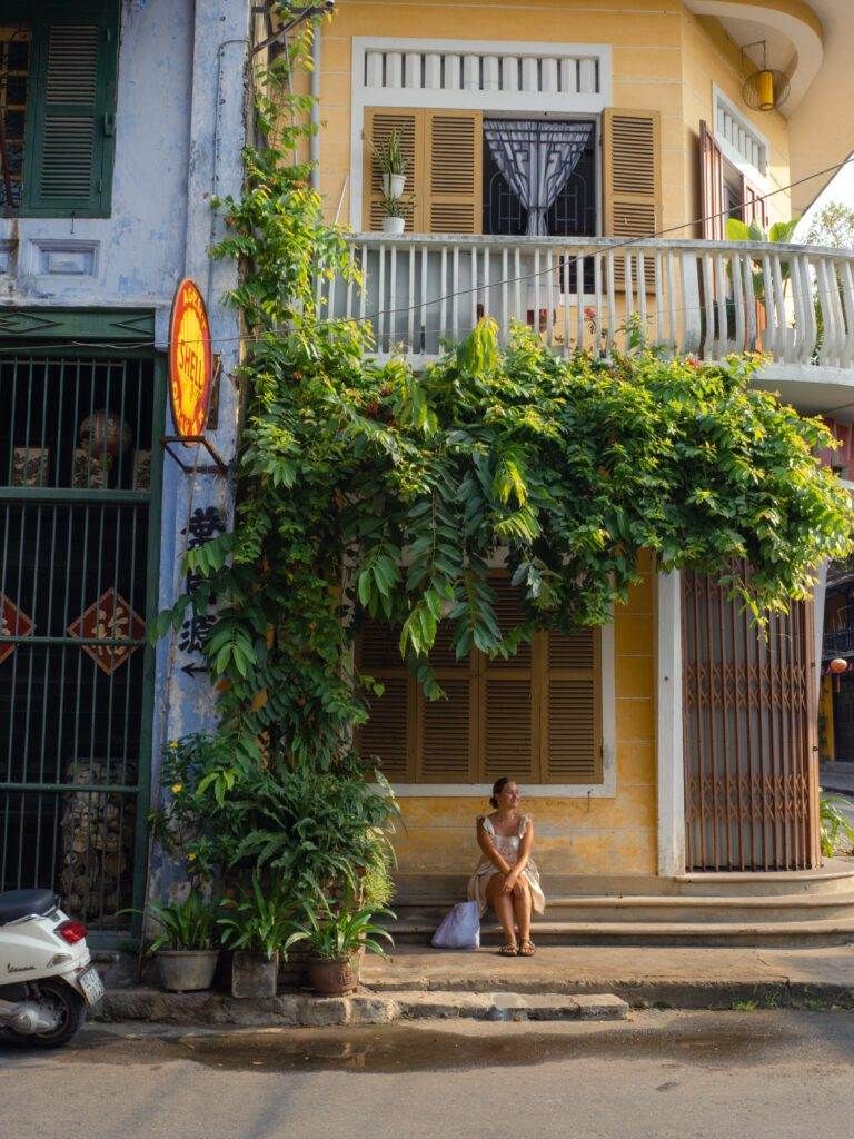 SHE TRAVELLED THE WORLD HOI AN